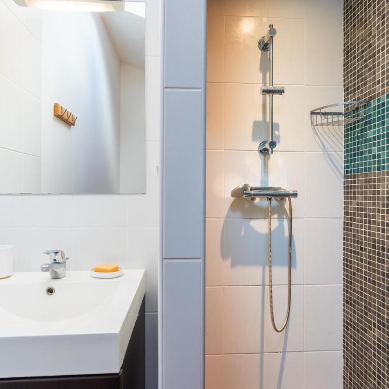 Bel appartement, résidence avec piscine - Two-Bedroom Apartment - 33