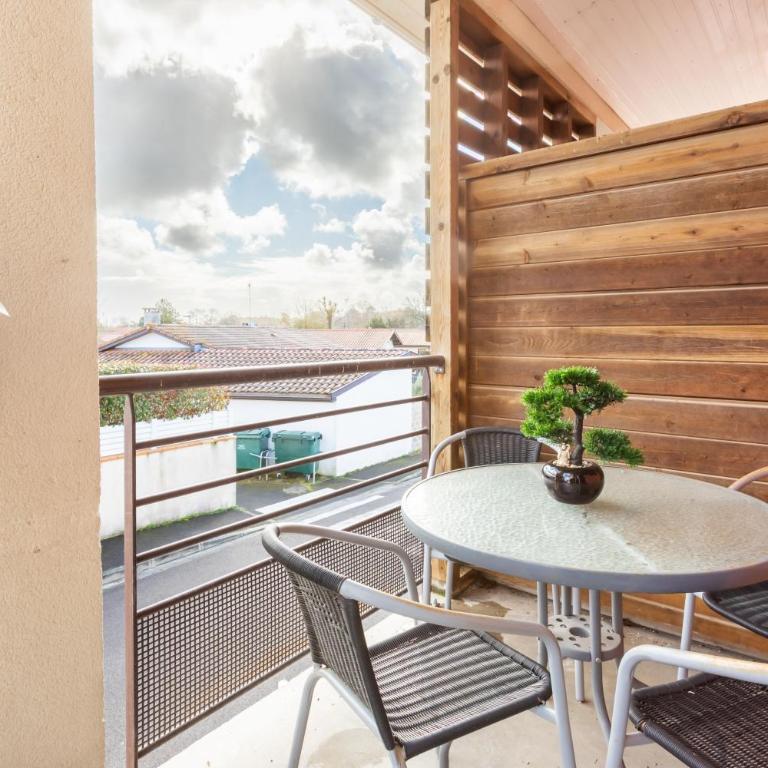Bel appartement, résidence avec piscine - Two-Bedroom Apartment - 36