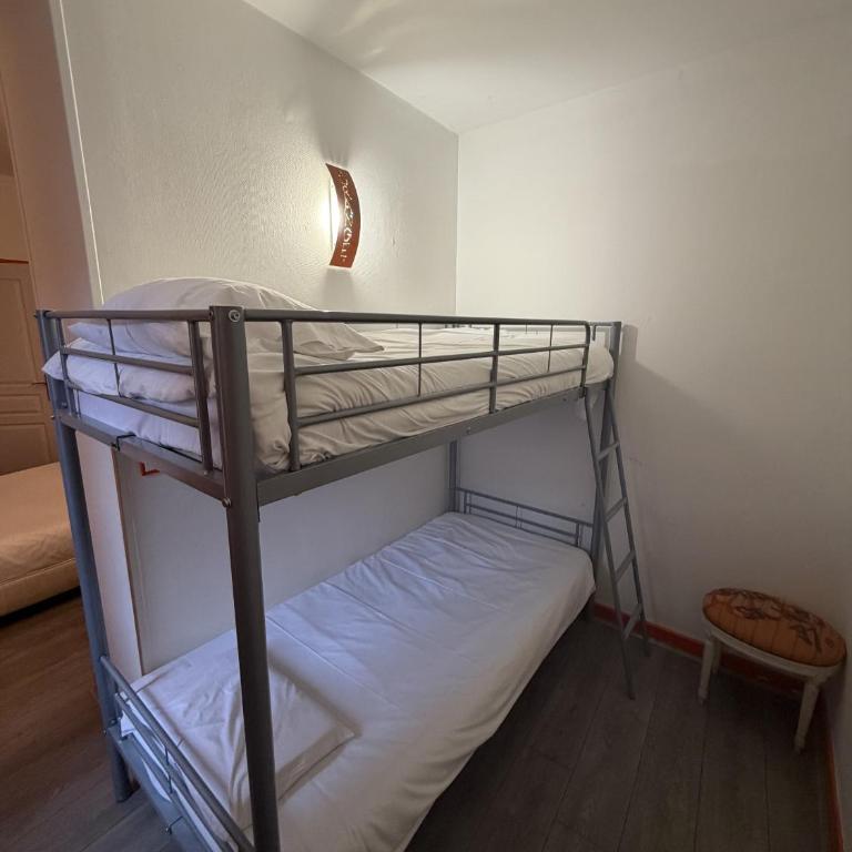 Le coin des Halles - Chambre Familiale avec Douche - 1