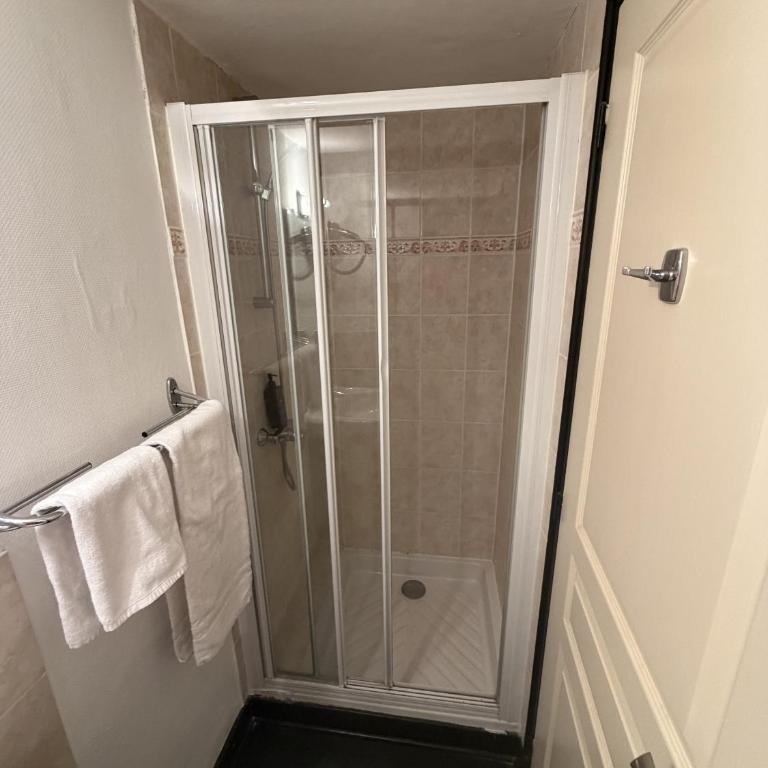 Le coin des Halles - Chambre Simple avec Salle de Bains Privative - 4