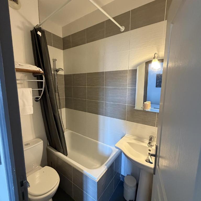 Le coin des Halles - Chambre Double avec Salle de Bains Privative - 2