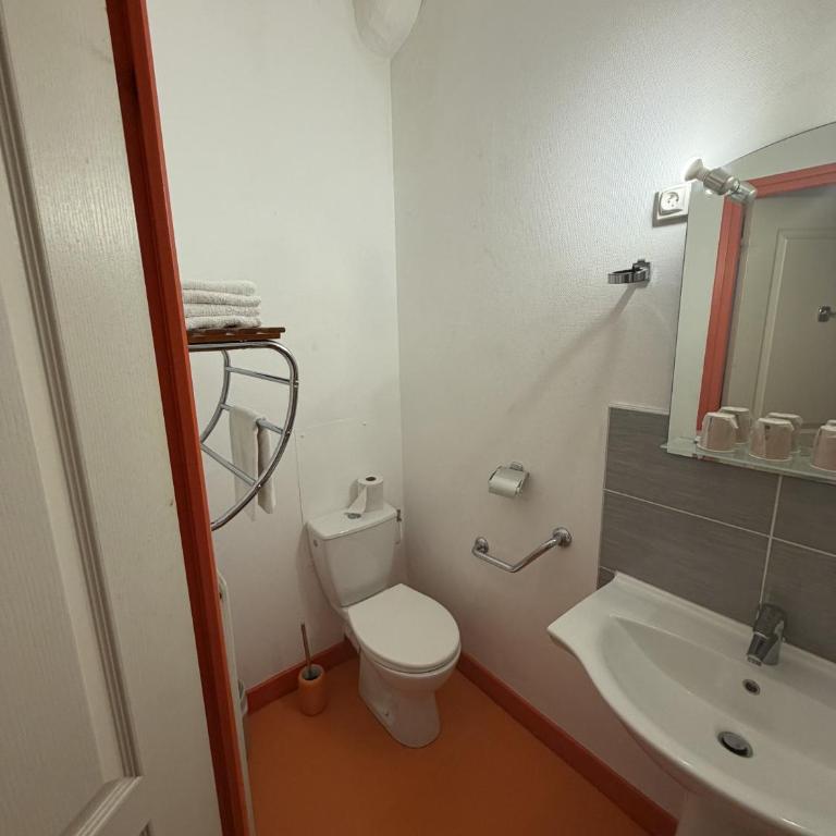 Le coin des Halles - Chambre Familiale avec Douche - 3