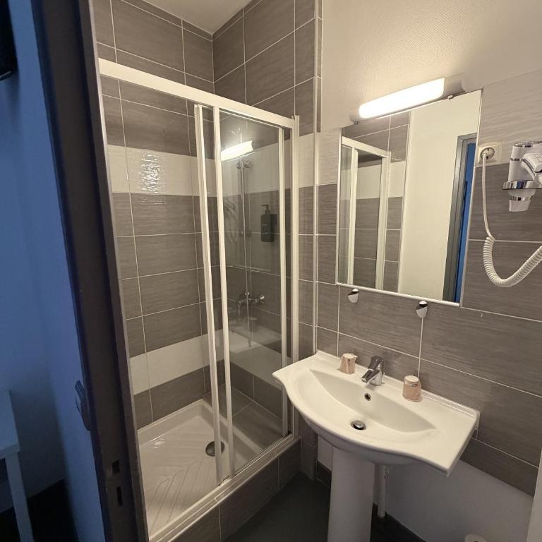 Le coin des Halles - Chambre Double avec Salle de Bains Privative - 13