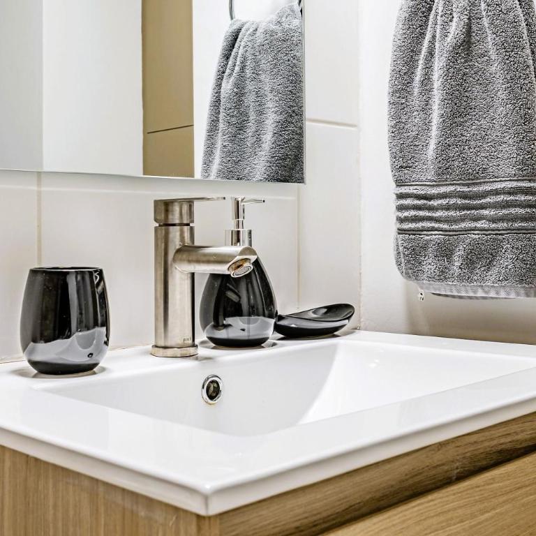 Condor Suites Executive Santiago Centro offers a terrace, barbecue, and Wi-Fi - Apartment with Balcony - 19