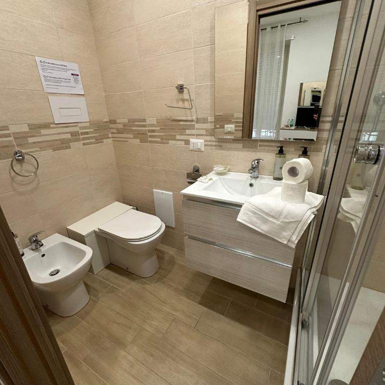 Domus Romeo - Double Room with Private Bathroom - 46