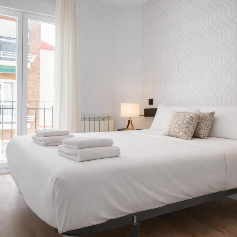 Apartamentos Madrid Río - Double Room - 16