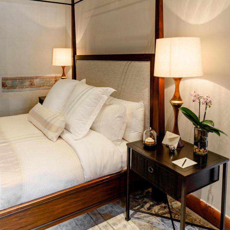Barbara Boutique Hotel - Suite with Balcony - 8