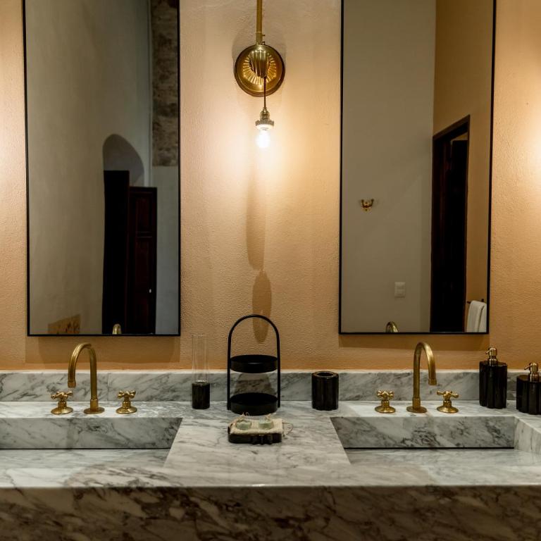 Barbara Boutique Hotel - Junior Suite with Balcony - 7
