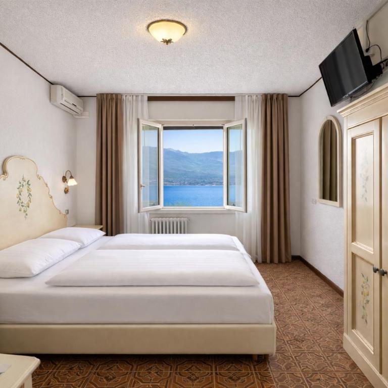Hotel Villa Margherita - Camera Matrimoniale Standard con Vista Lago - 2