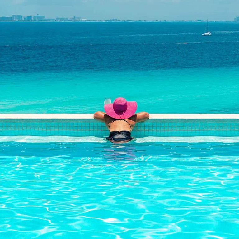 Oceanfront 5BR Villa - Heated Pool & Concierge - Villa - 8
