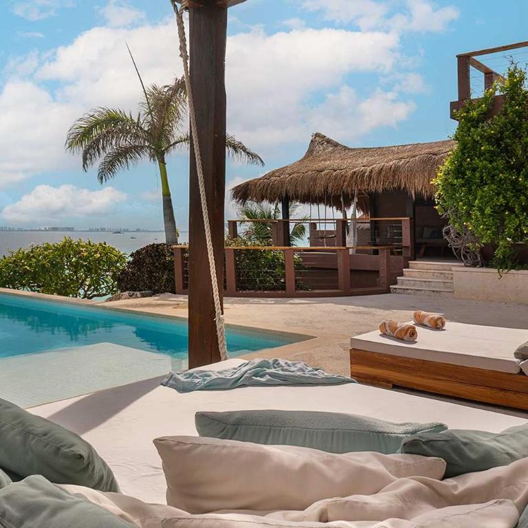 Oceanfront 5BR Villa - Heated Pool & Concierge - Villa - 10