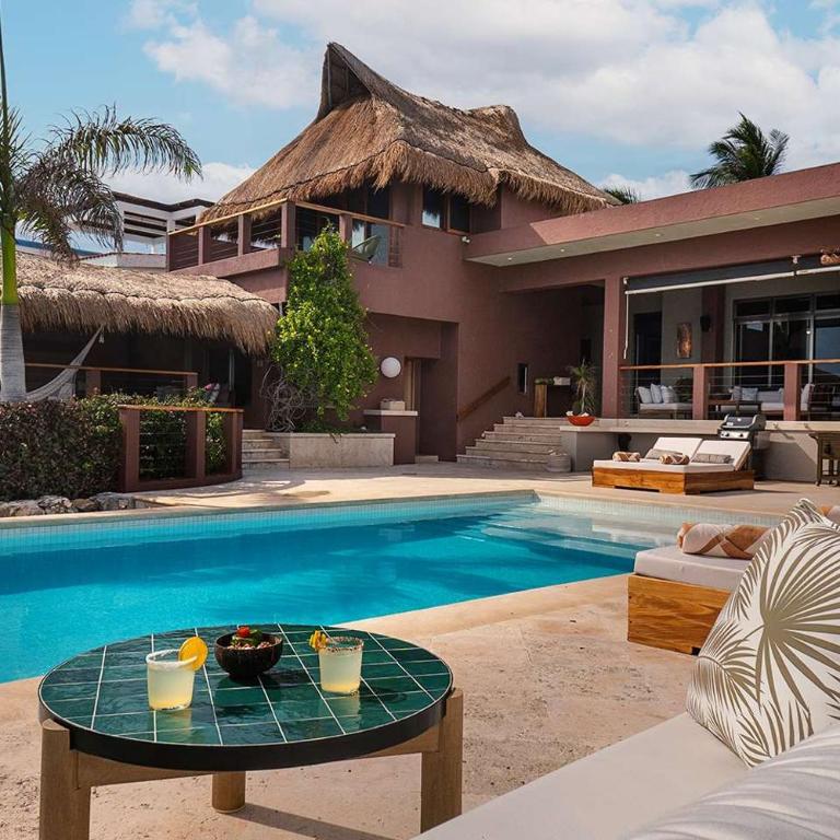 Oceanfront 5BR Villa - Heated Pool & Concierge - Villa - 13