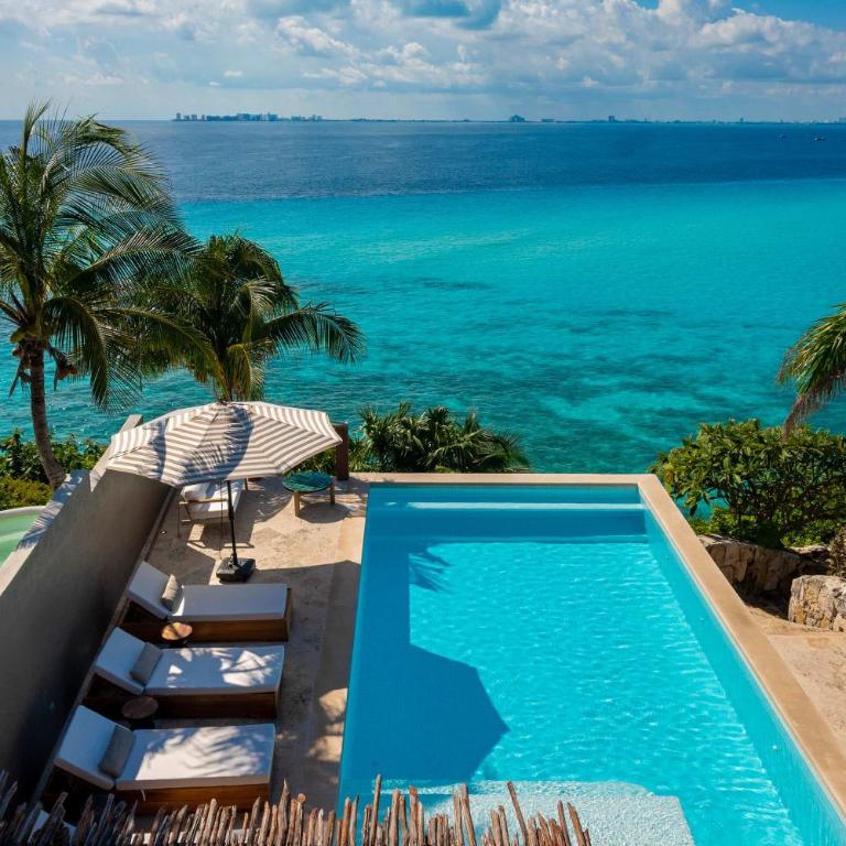 Oceanfront 5BR Villa - Heated Pool & Concierge - Villa - 2