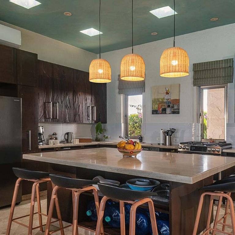 Oceanfront 5BR Villa - Heated Pool & Concierge - Villa - 44