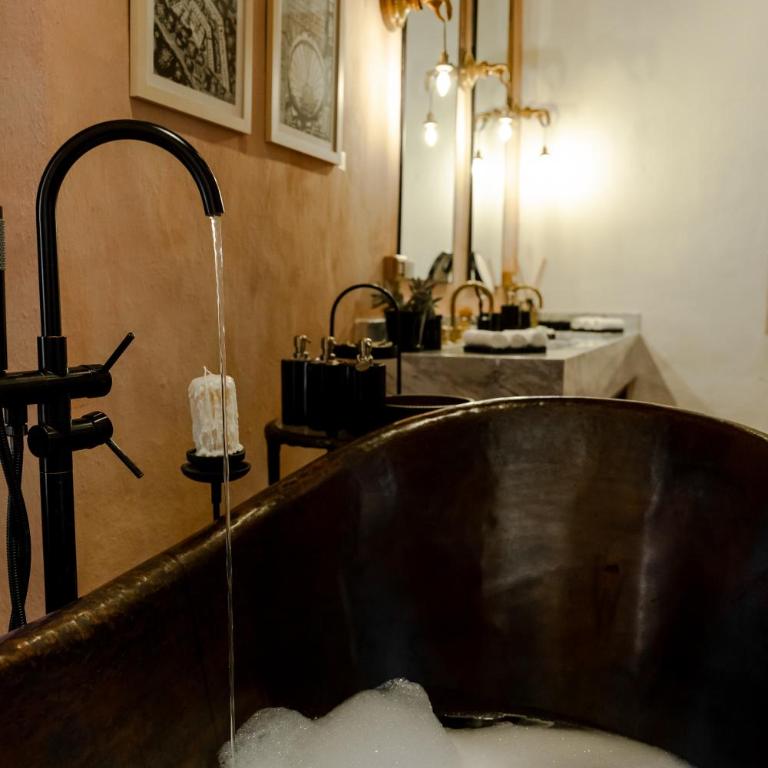 Barbara Boutique Hotel - Suite with Spa Bath - 4