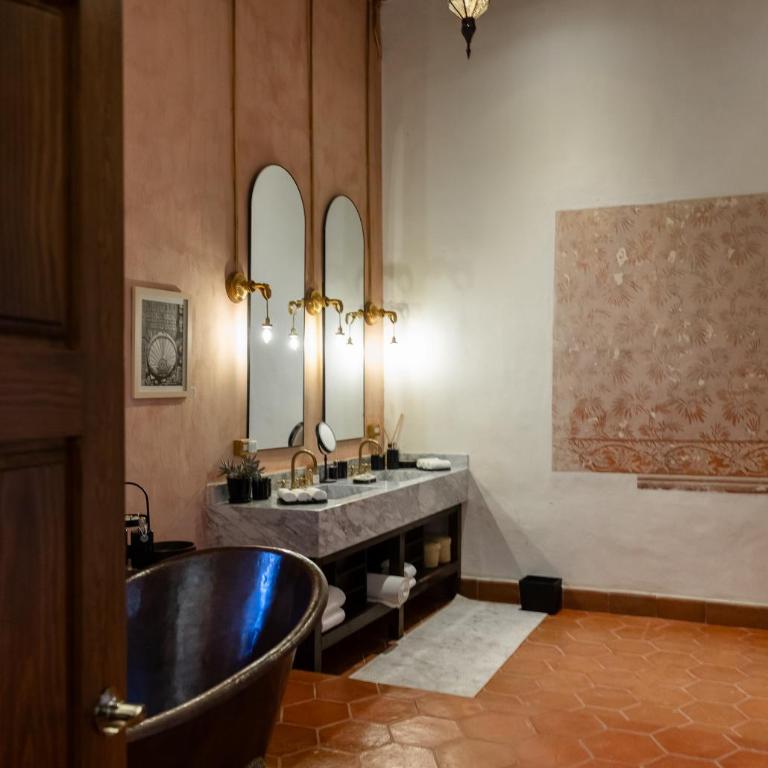 Barbara Boutique Hotel - Suite with Spa Bath - 5