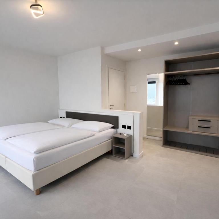 Hotel Villa Margherita - Superior Room with Balcony and Lake View - 5