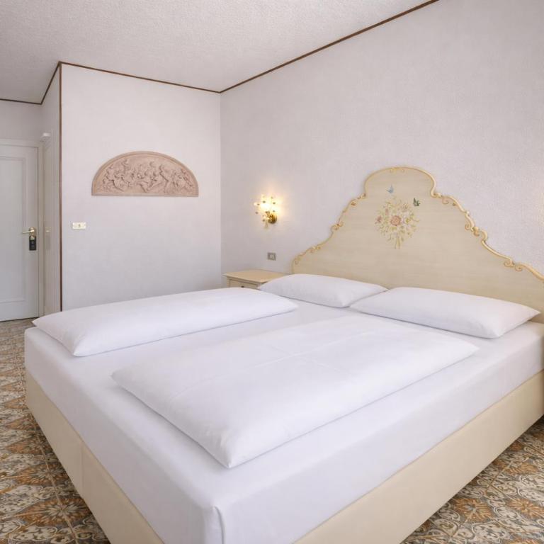 Hotel Villa Margherita - Camera Matrimoniale Standard con Balcone e Vista Lago - 7
