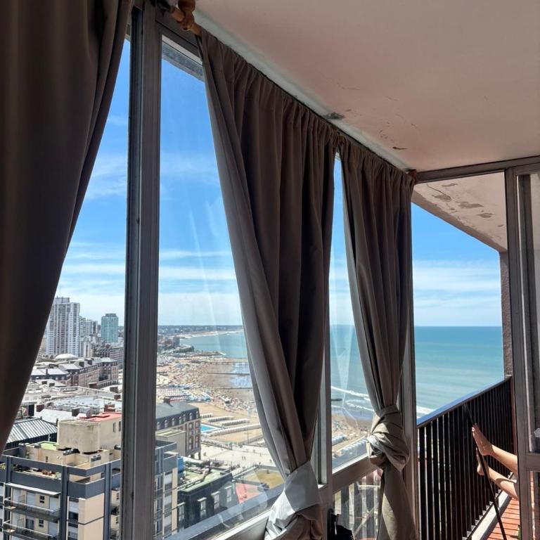 Palacio Cosmos, piso 17, Vista Panorámica al Mar y Casino - One-Bedroom Apartment - 5