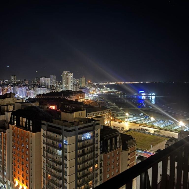 Palacio Cosmos, piso 17, Vista Panorámica al Mar y Casino - One-Bedroom Apartment - 1