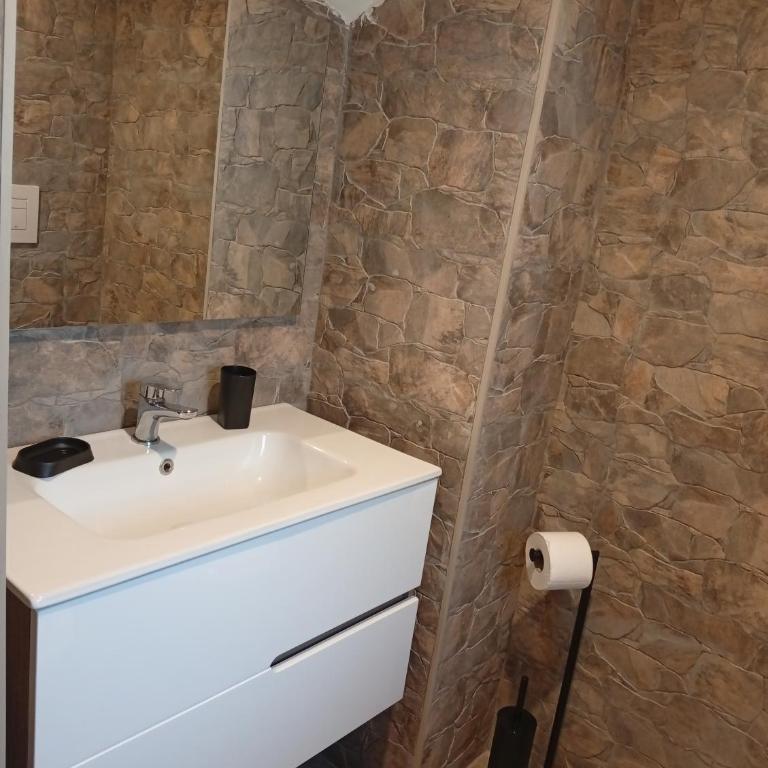 Borgo Double V - Deluxe One-Bedroom Apartment - 12