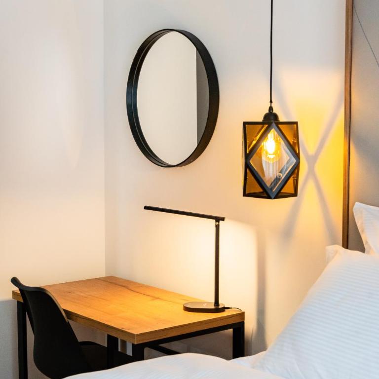 The Hill Aparthotel - One-Bedroom Deluxe Apartment - 2