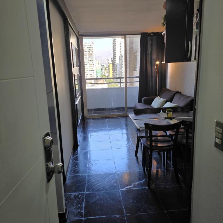 Apartamento con Vista a la Cordillera y Estacionamiento en Santiago Centro Modern apartment with mountain view and parking in Santiago Centre - One-Bedroom Apartment with Balcony and Mountain View - 28