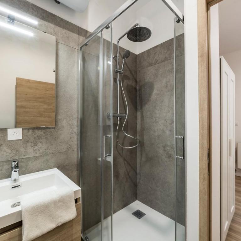 All in Lyon | Les suites Emeraude/Saphir/Rubis au cœur de Lyon - Apartment - Suite Saphir - 22