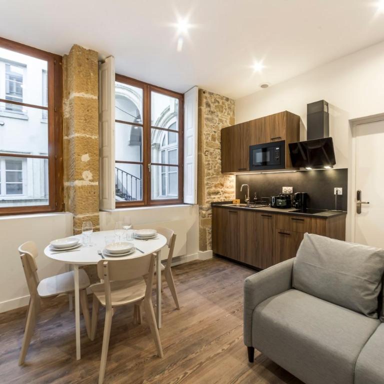 All in Lyon | Les suites Emeraude/Saphir/Rubis au cœur de Lyon - Apartment - Suite Saphir - 3