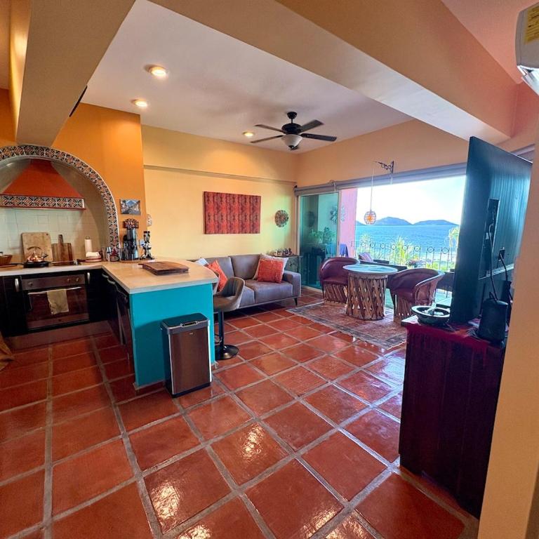 Oasis retreat Ocean Views Infinity Pool - One-Bedroom Apartment - 1