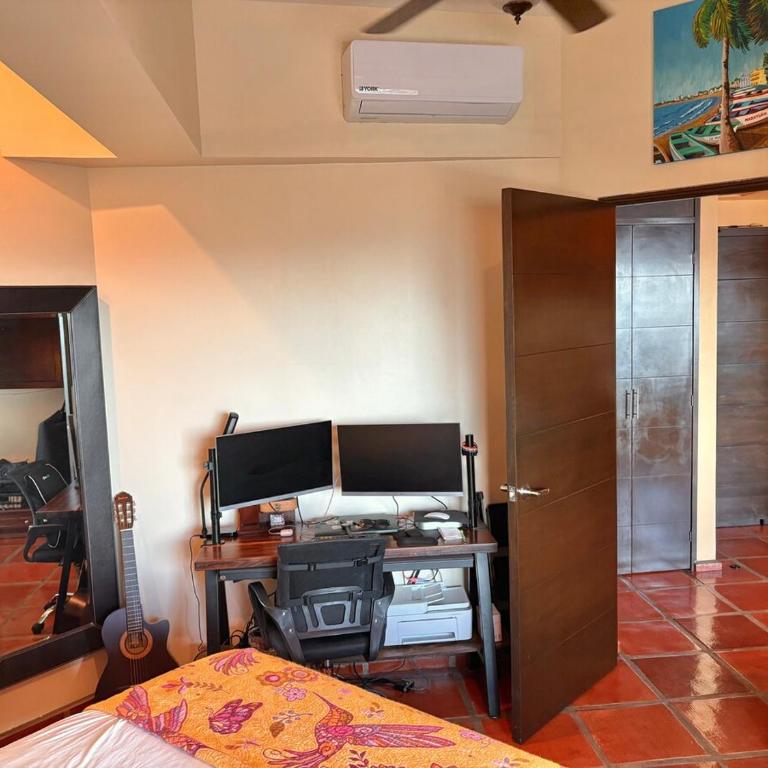 Oasis retreat Ocean Views Infinity Pool - One-Bedroom Apartment - 13
