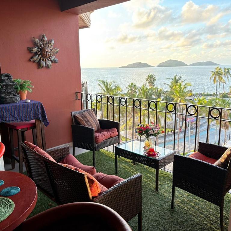 Oasis retreat Ocean Views Infinity Pool - One-Bedroom Apartment - 27