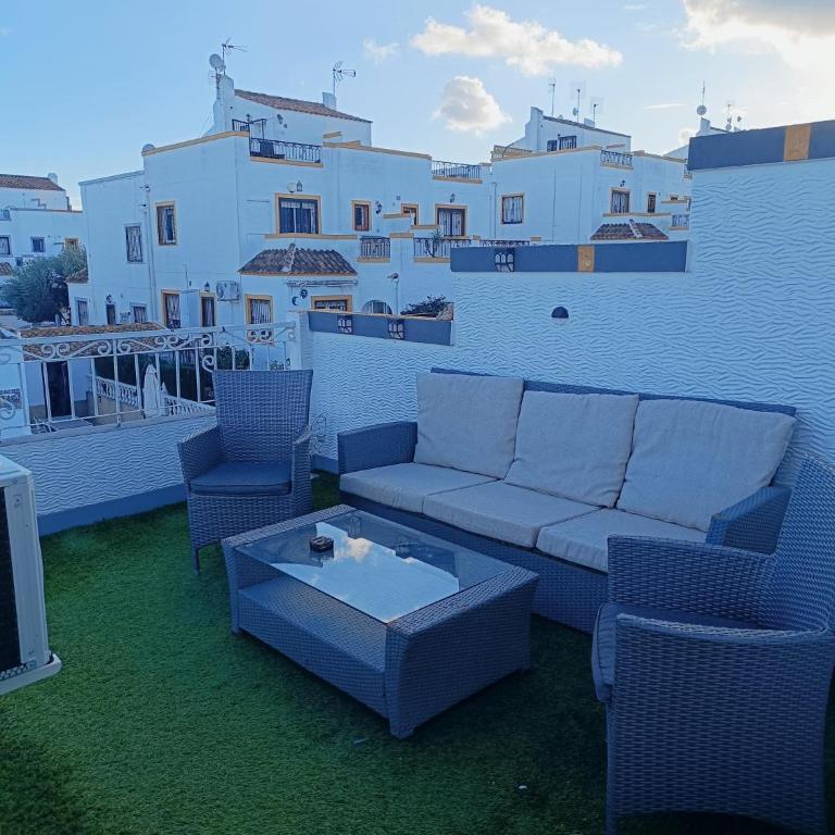 Smukt privat 2 etagers hus med egen pool i altid solrige Torrevieja ,Los Altos - Casa de 3 dormitorios - 4