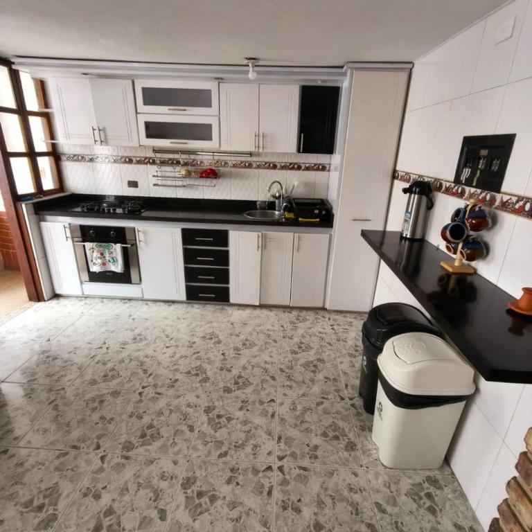 Roomii Hostel - Double Room with Balcony - 19