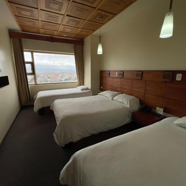 Hotel Zeus - Deluxe Queen Room - 4