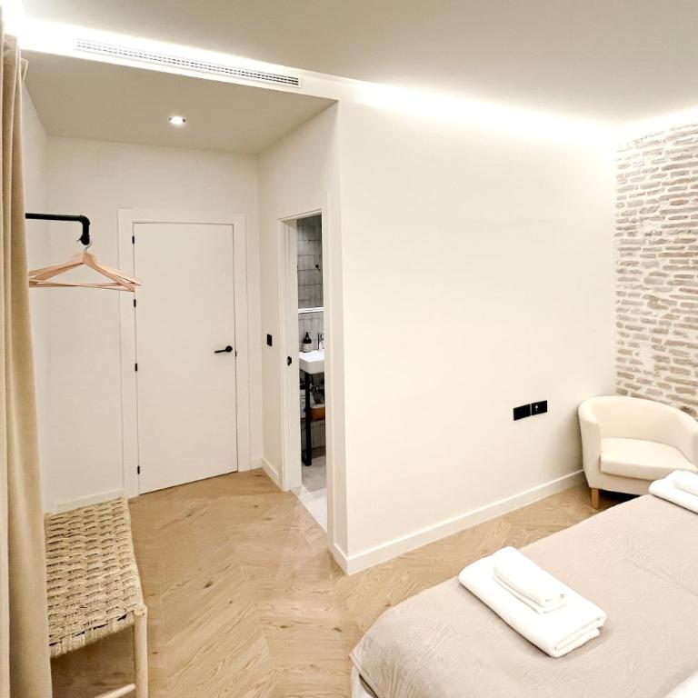 Homey Seville Brand New Arfe II Apartment Near Cathedral 8 people - Apartamento de 3 dormitorios - 52