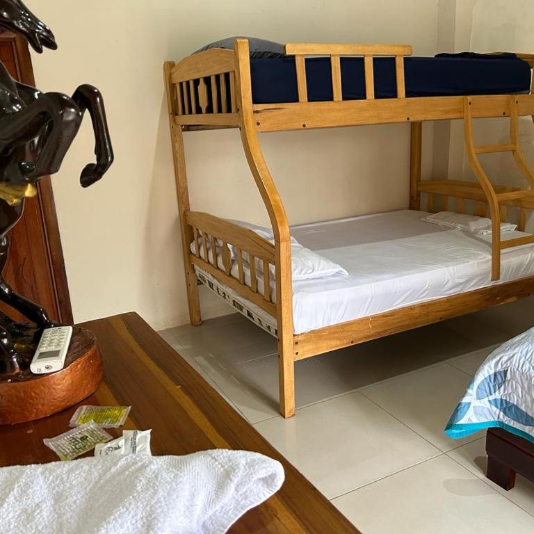HostalManabiPuertolopezCascol - Classic Quadruple Room - 1