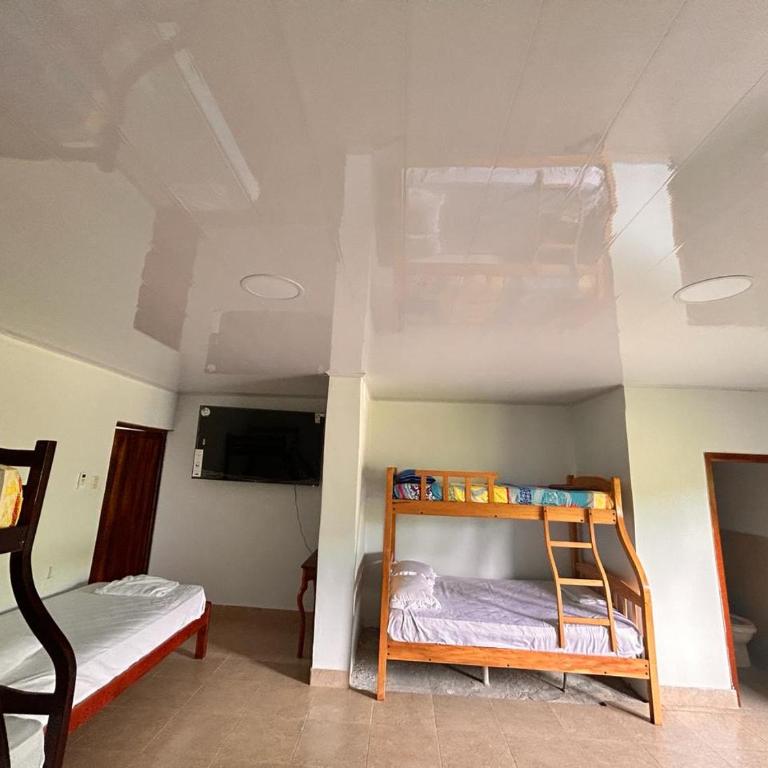 HostalManabiPuertolopezCascol - Family Double Room - 1