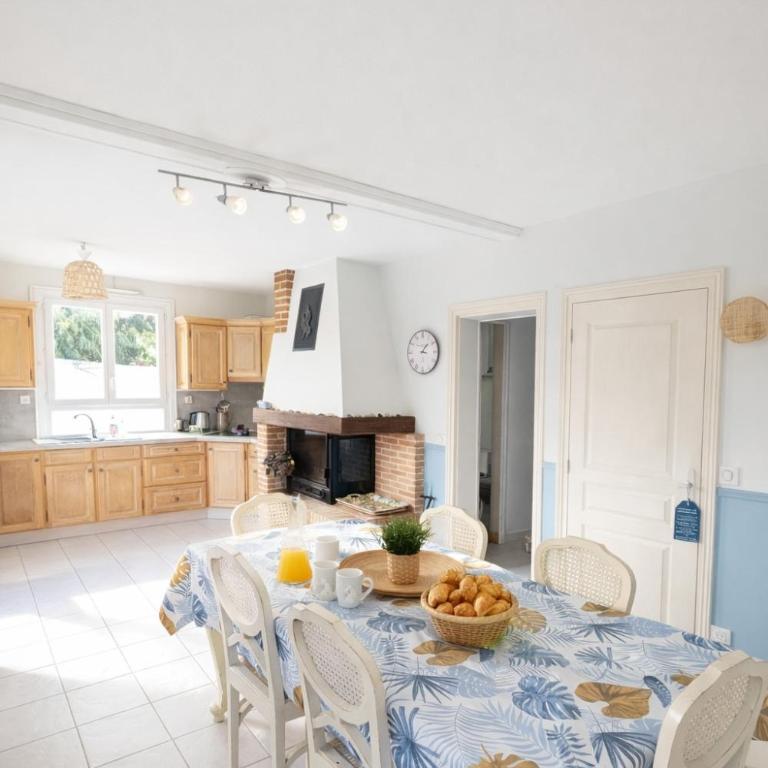 LA BELVILLOISE , Maison 6 Personnes avec jardin terrasse et proche mer - Three-Bedroom House - 1