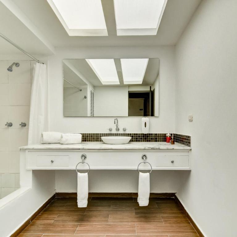 HOTEL BOUTIQUE CASA LOZADA - Habitación Doble Deluxe - 2 camas dobles - 11