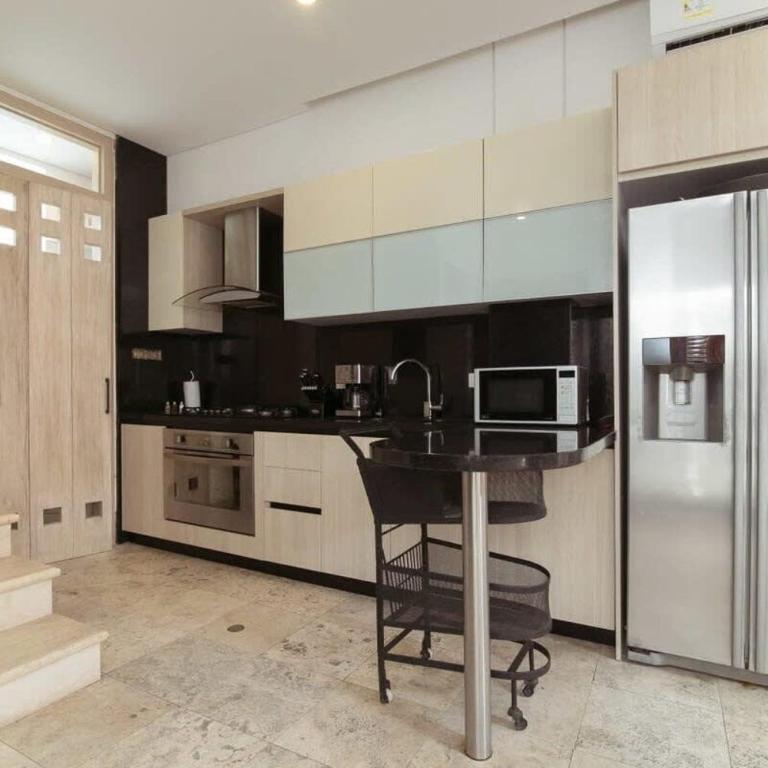 Sophisticated 3BR House with Pool and AC in Ciudad Amurallada - Apartment - 5