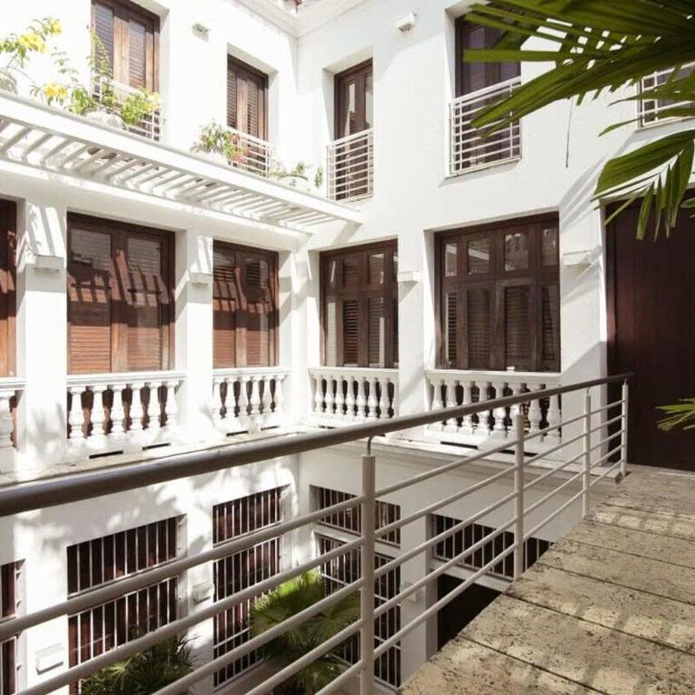 Sophisticated 3BR House with Pool and AC in Ciudad Amurallada - Apartment - 10