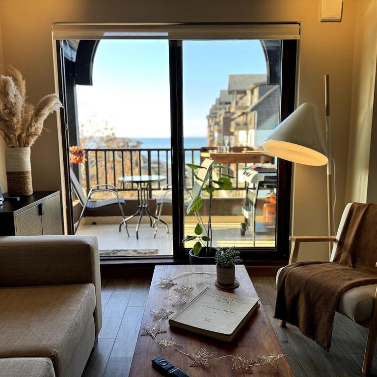 Terraza con vista al lago - Último piso - Two-Bedroom Apartment - 1