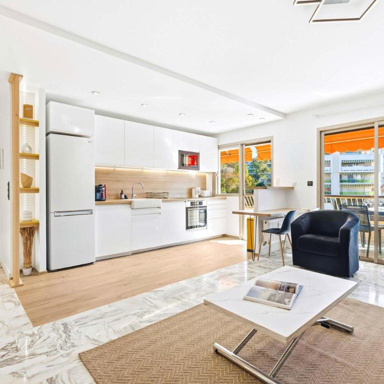 Lacour - 2 bedroom apartment - Large terrace - 2 min from the Croisette & beaches - Appartement - 2
