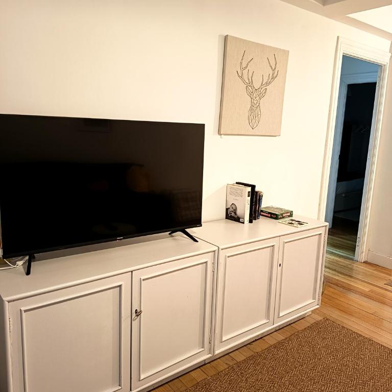 SWEET HOME BILBAO - Three-Bedroom Apartment - 13