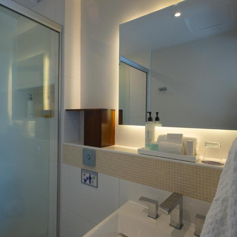Stannum Boutique Hotel & Spa - Habitación Premium con cama extragrande y vistas a la montaña - 12