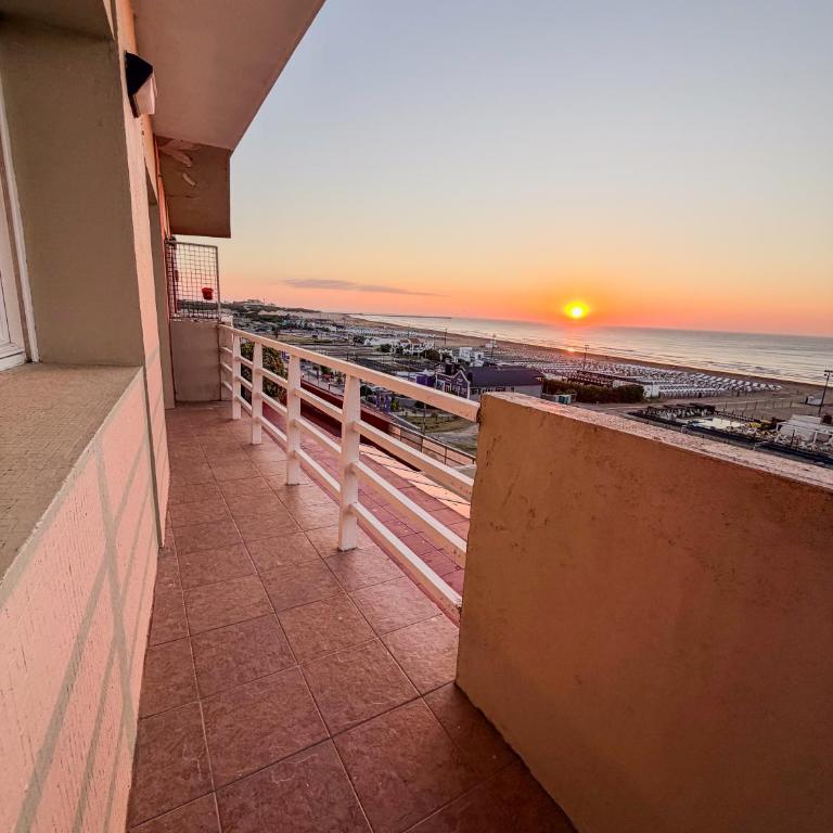 Referencia 02 - Two-Bedroom Apartment with Sea View - 4