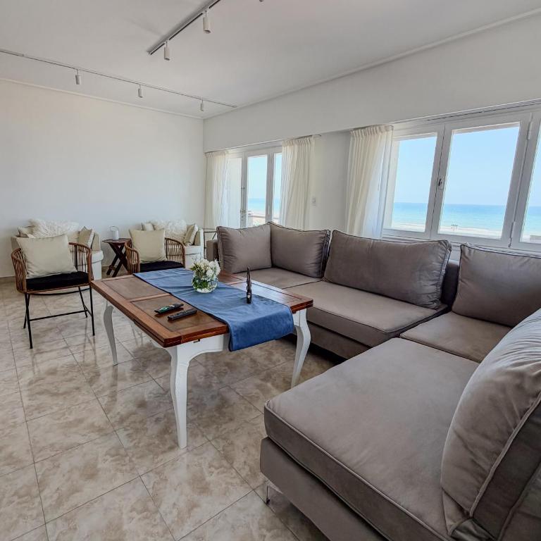 Referencia 02 - Two-Bedroom Apartment with Sea View - 8