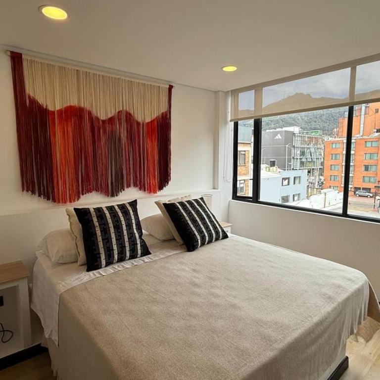 Great space in perfect area! Walk everywhere! - Apartamento - 1