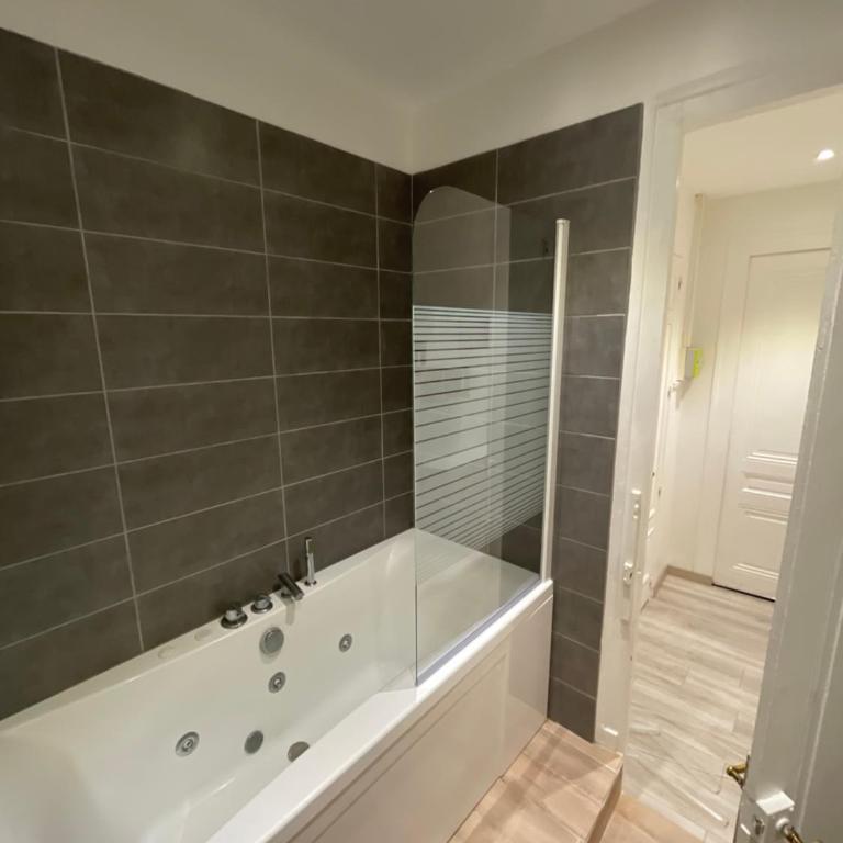 Hôtel de Ville, T3, 2 chambres, 2 salles de bain - Two-Bedroom Apartment - 11